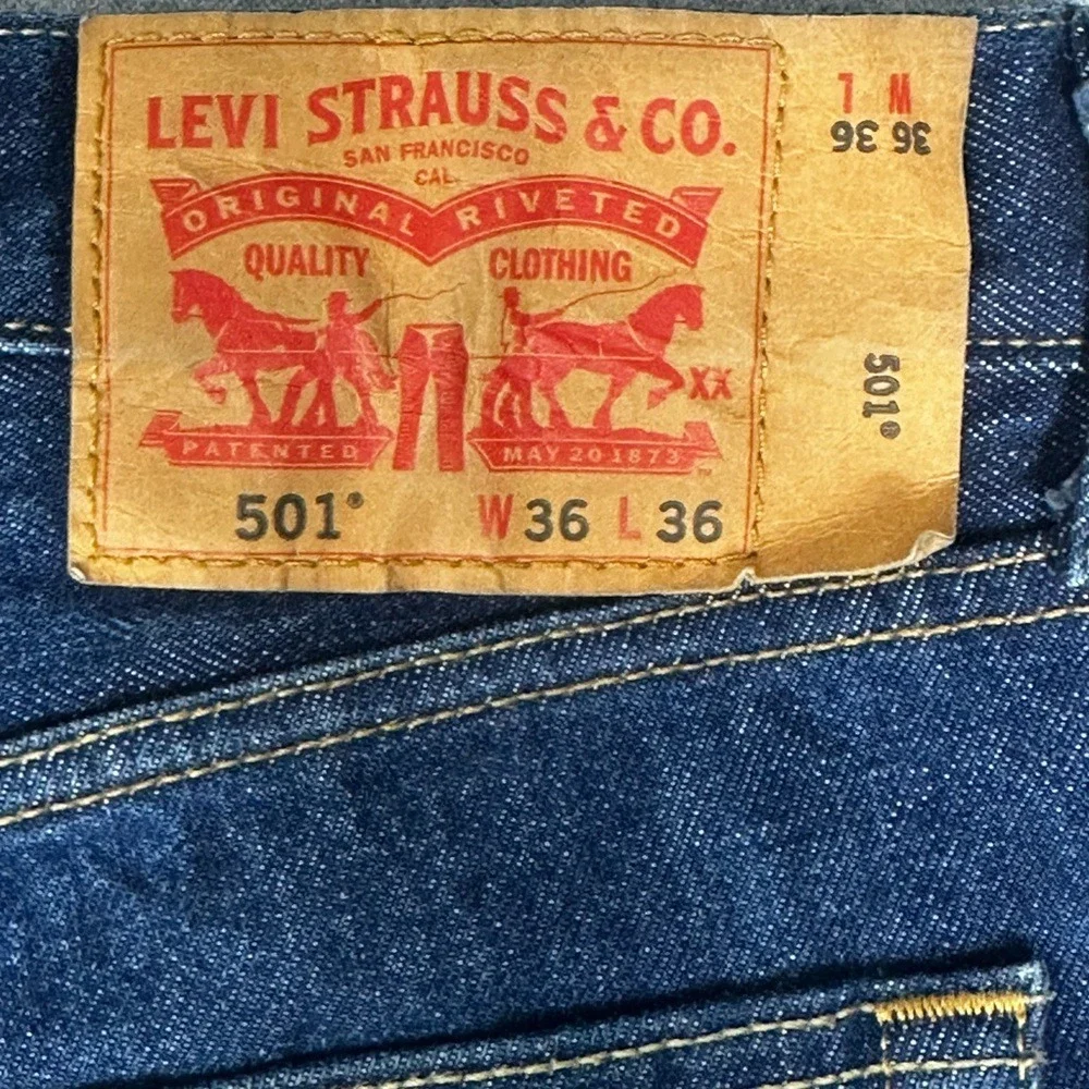 Levis 501 Jean 36x32 Indigo Darkwash Denim Straight‎ Leg Button Fly Classic Fit